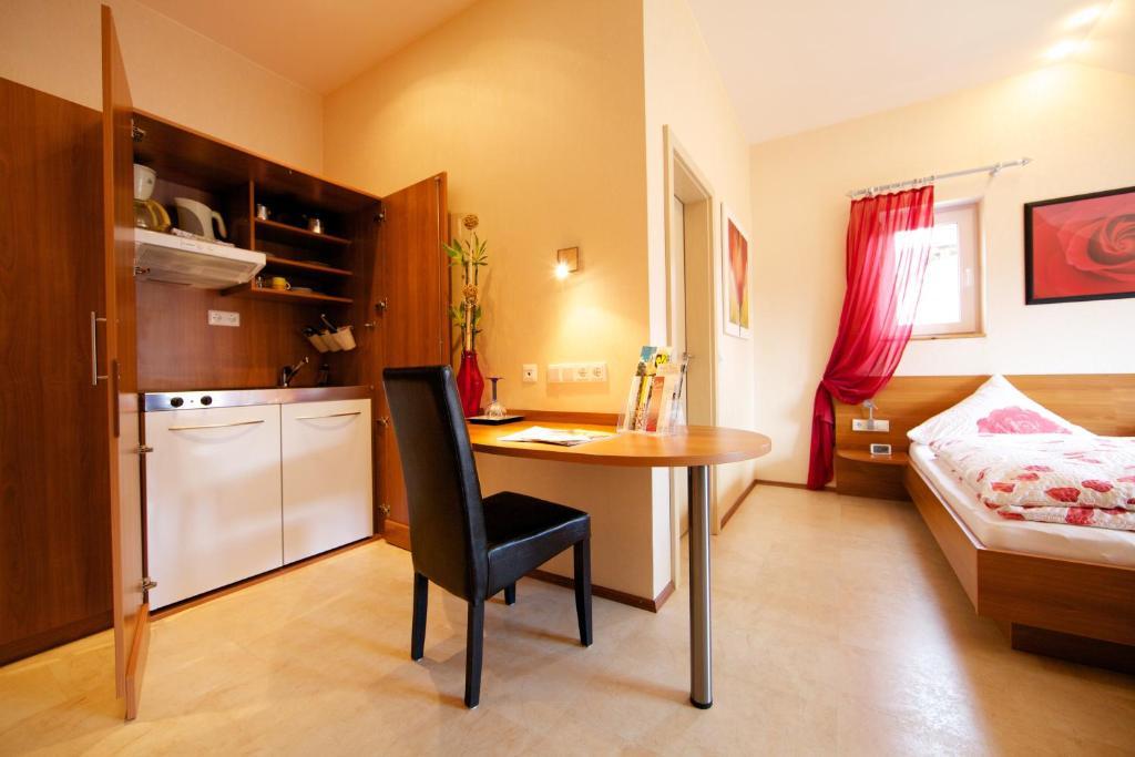 Hotel Kleines Landhaus Wendel Kapellen-Drusweiler Zewnętrze zdjęcie